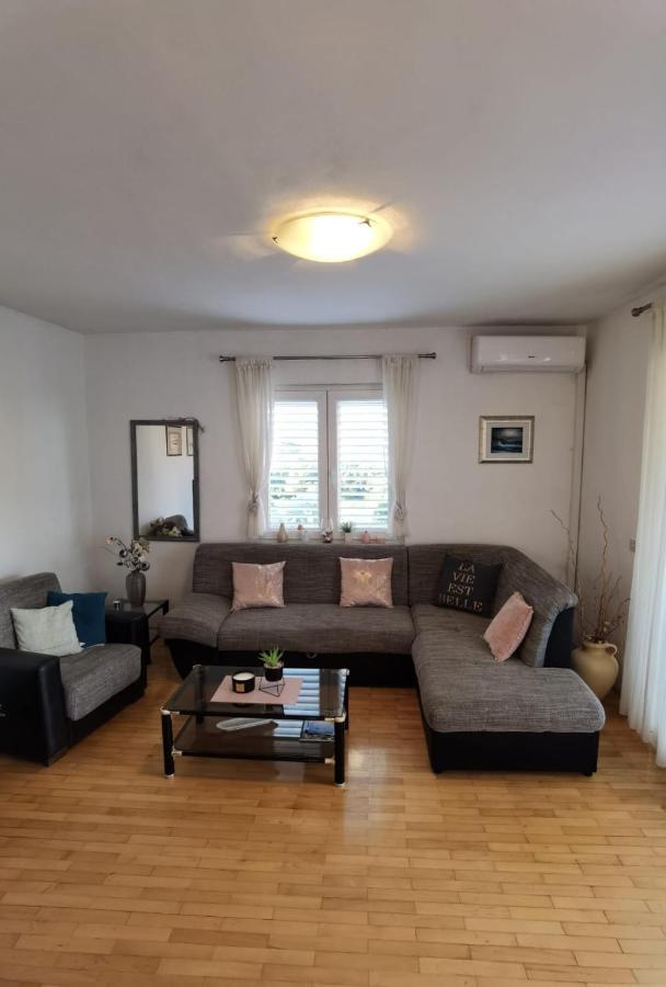 Apartman Sara Preko Exterior foto