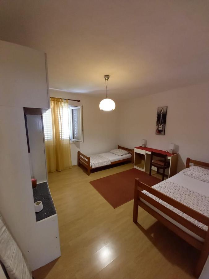 Apartman Sara Preko Exterior foto